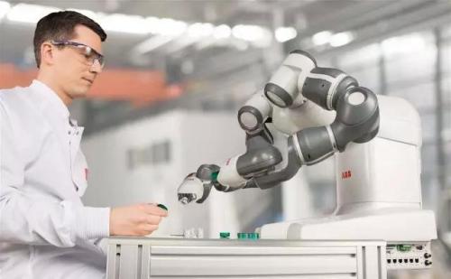 智能機(jī)器人研發(fā) 制造業(yè)智能化轉(zhuǎn)型的先鋒力量