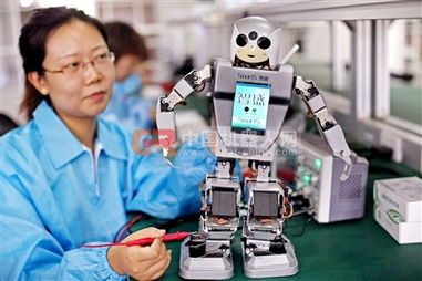 津研發(fā)智能家居機(jī)器人投放市場 開啟“小智”進(jìn)家庭新時(shí)代